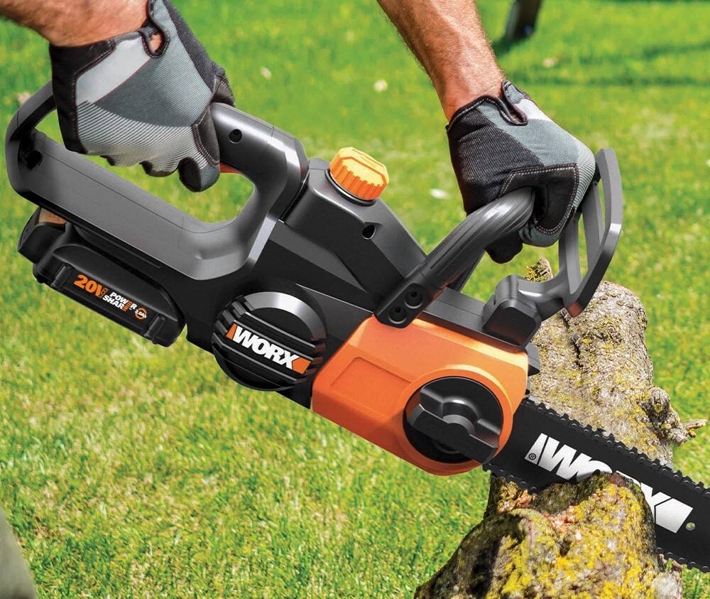 Alt View 11. WORX - WG323 20V 10" Cordless Pole Chainsaw with Auto-Tension (1 x 2.0 Ah Battery and 1 x Charger) - Black.