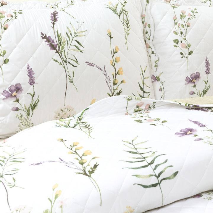 Back. Hivvago - Full/Queen Scallop Edge Floral Lightweight 3 Piece Quilt Set - White.