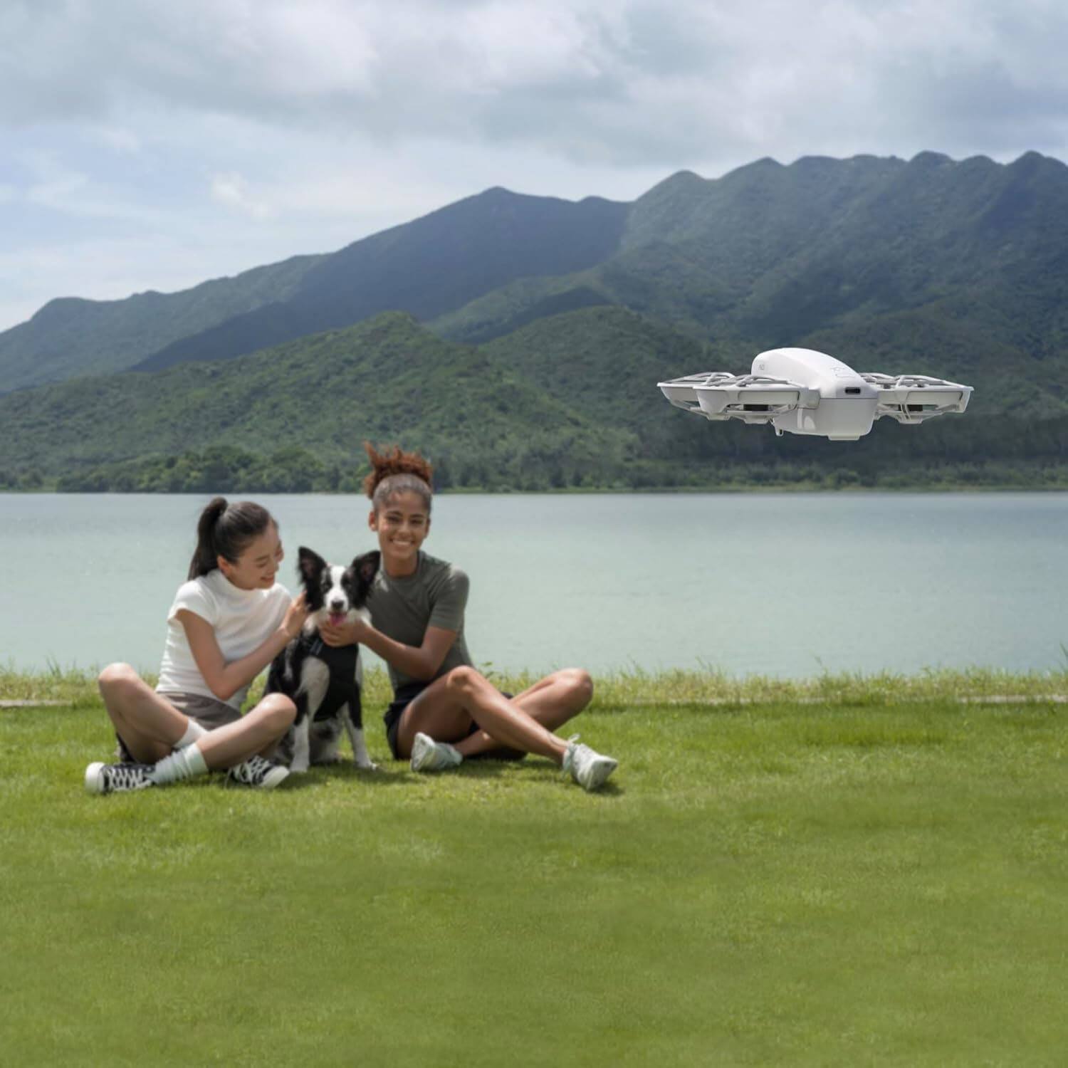 Alt View 8. DJI - Neo Drone Mini 4K Quadcopter with 3 Battery Combo CP.FP.00000218.02.