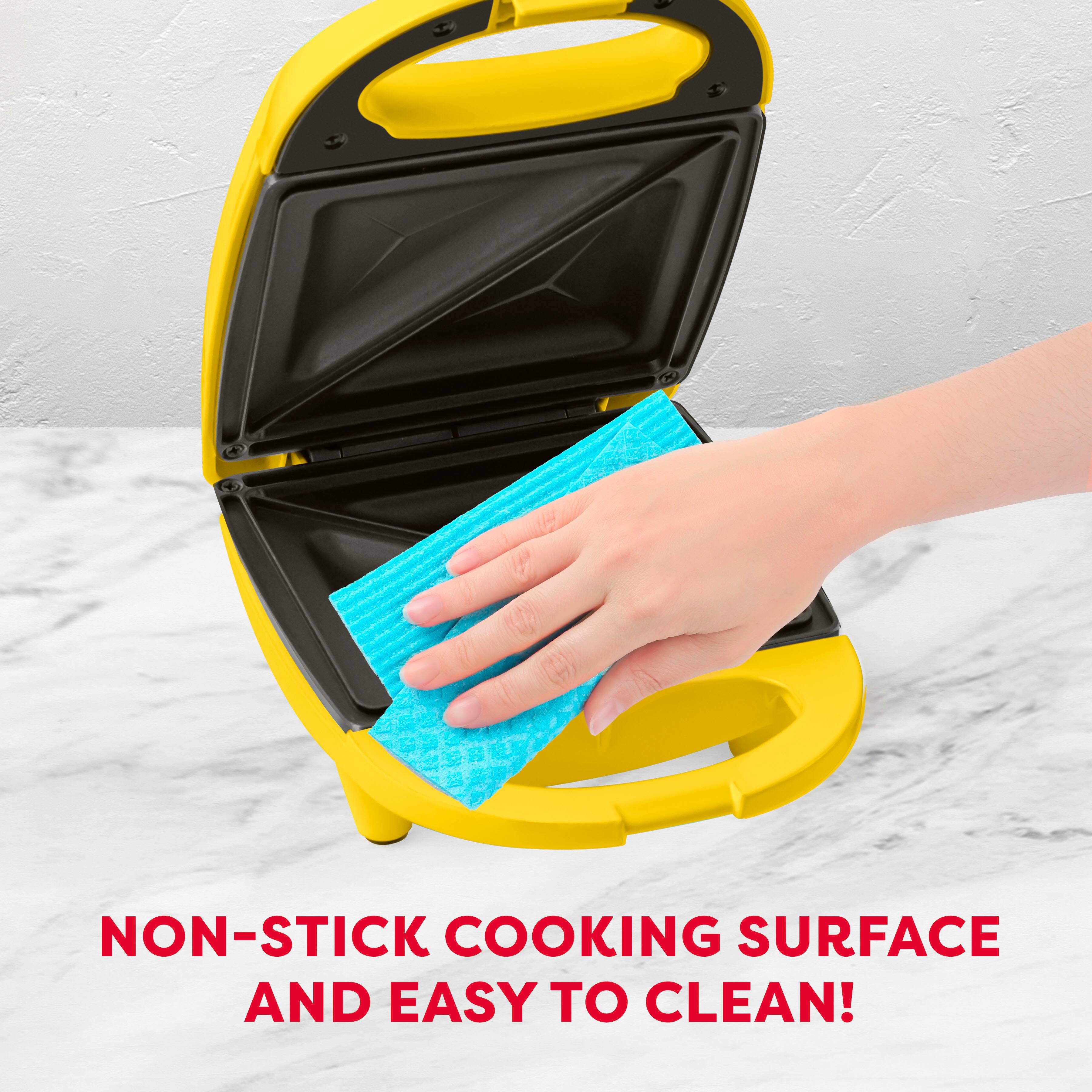 NON-STICK COOKING SURFACE AND EASY TO CLEAN!