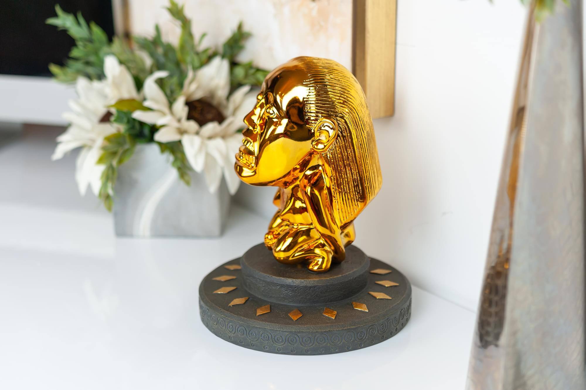 Alt View 4. Toynk - Indiana Jones Fertility Idol Statue Set with Base | Premium Movie Replica.