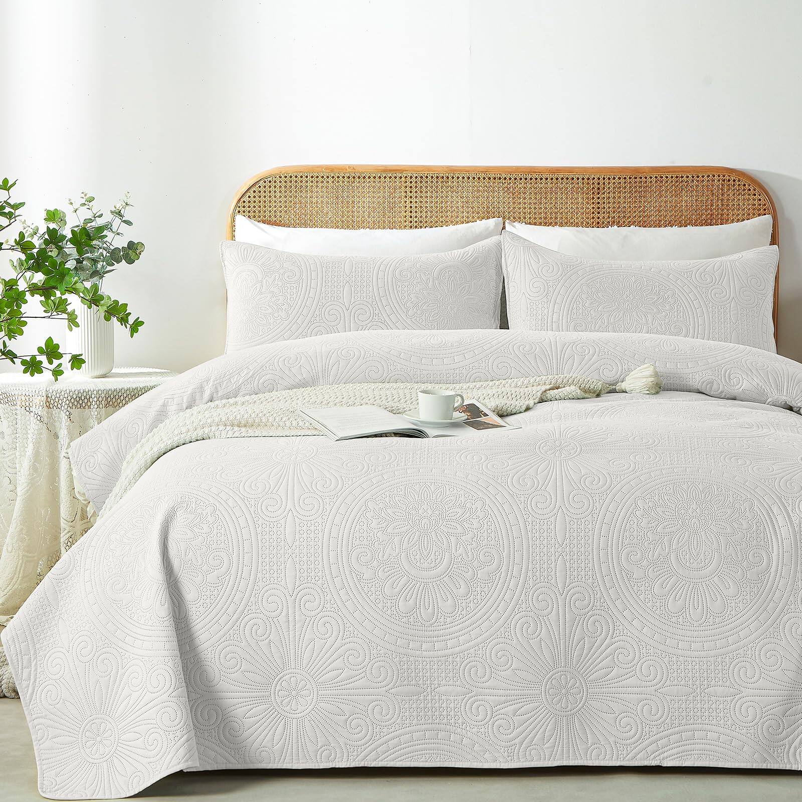 PARKER SLATER - King/cal King Quilt Set Olive Green Ultrasonic Embossed Bedspread Lightweight Microfiber Coverlet Modern Thin - White-Twin(68"x88")