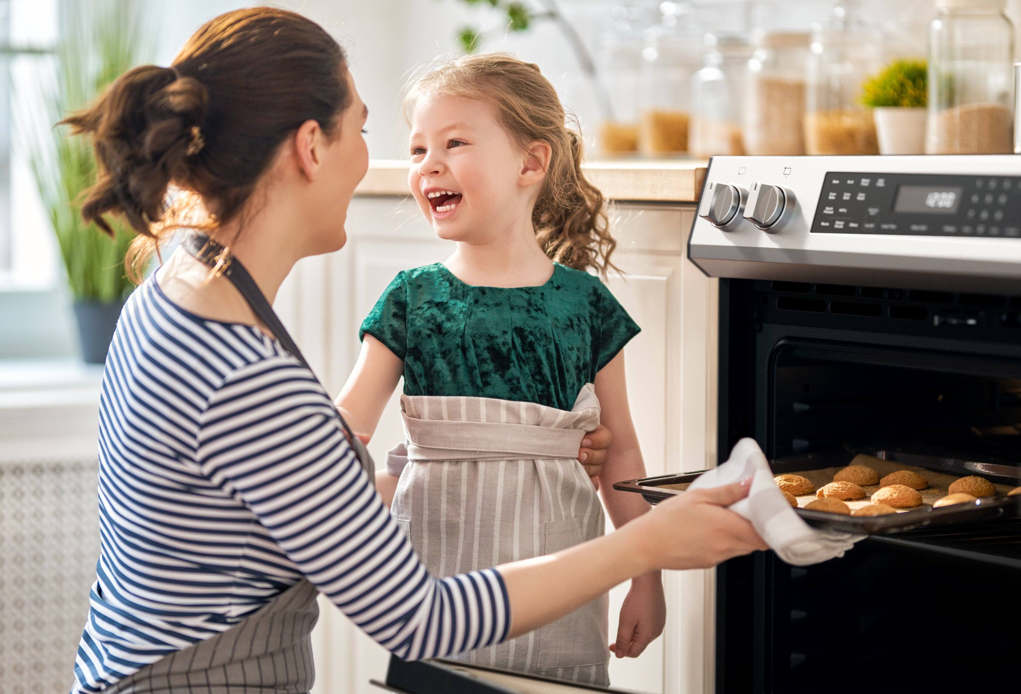 Alt View 10. Rangaire - Rangaire 30" Electric Range Self-cleaning Air Fry True Convection Oven Slide-in Stainless Steel RRE303GS - Stainless steel.