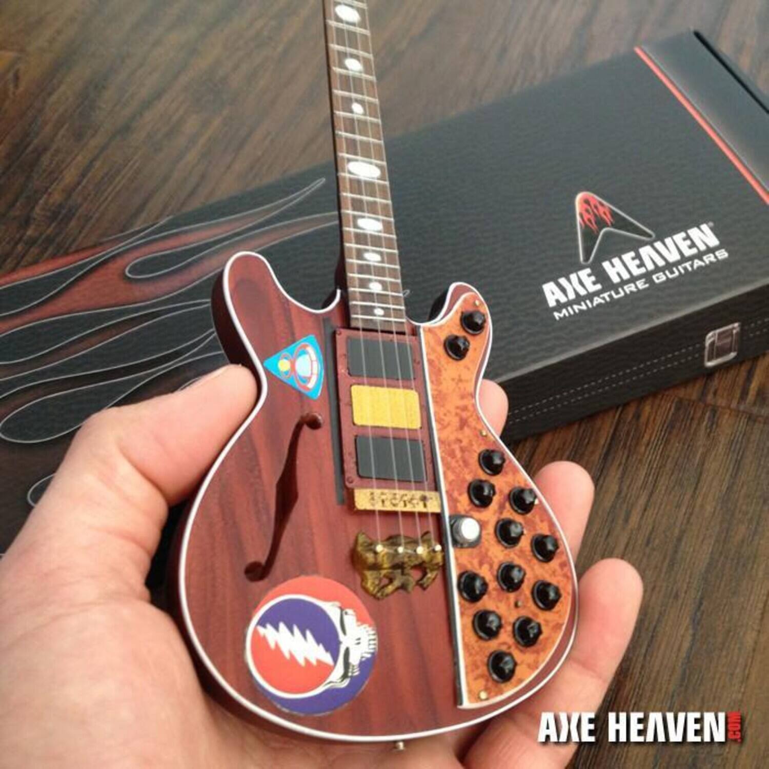 AXE HEAVEN  
MINIATURE GUITARS  

AXE HEAVEN
