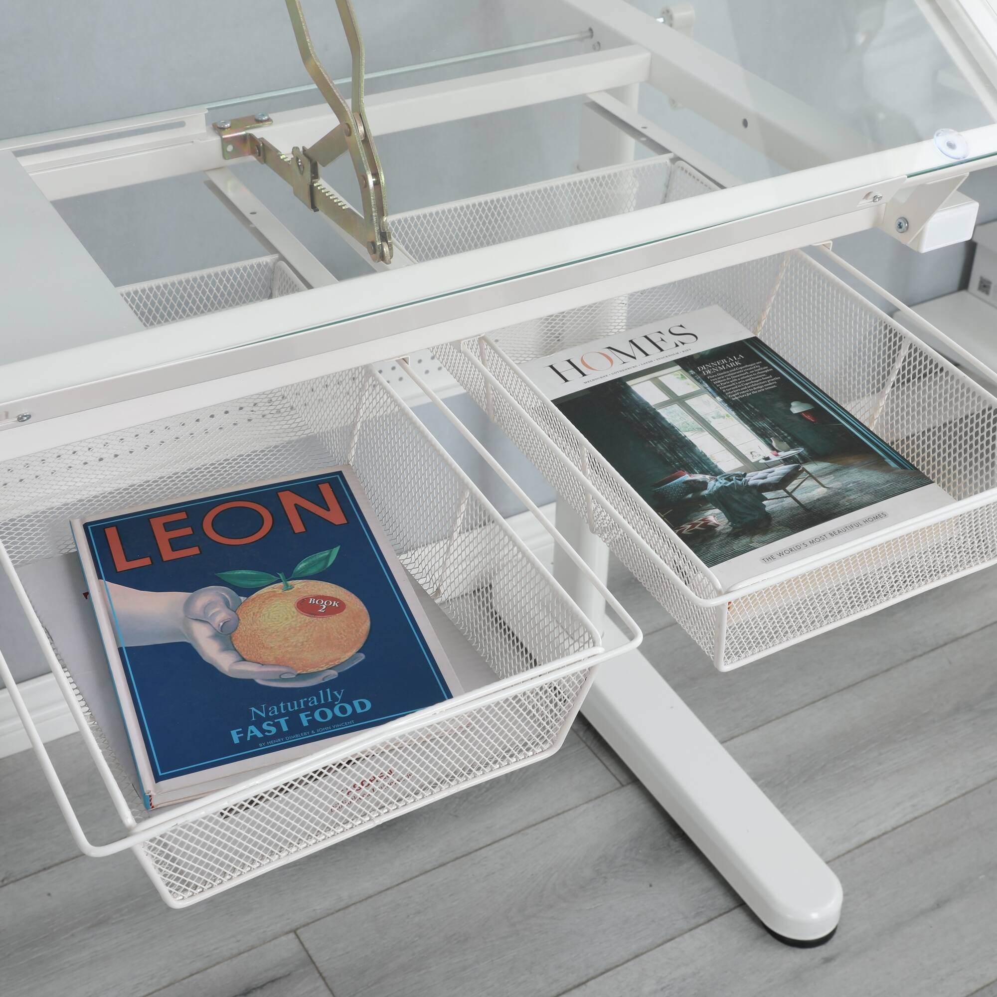 HOMES  
LEON  
Naturally FAST FOOD