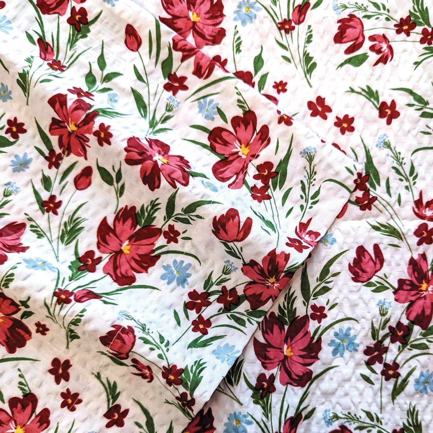 Left. Shavel Home Products - Shavel 100% Polyester Luxury Seersucker Poppies Sheet Set Twin Red - Red.