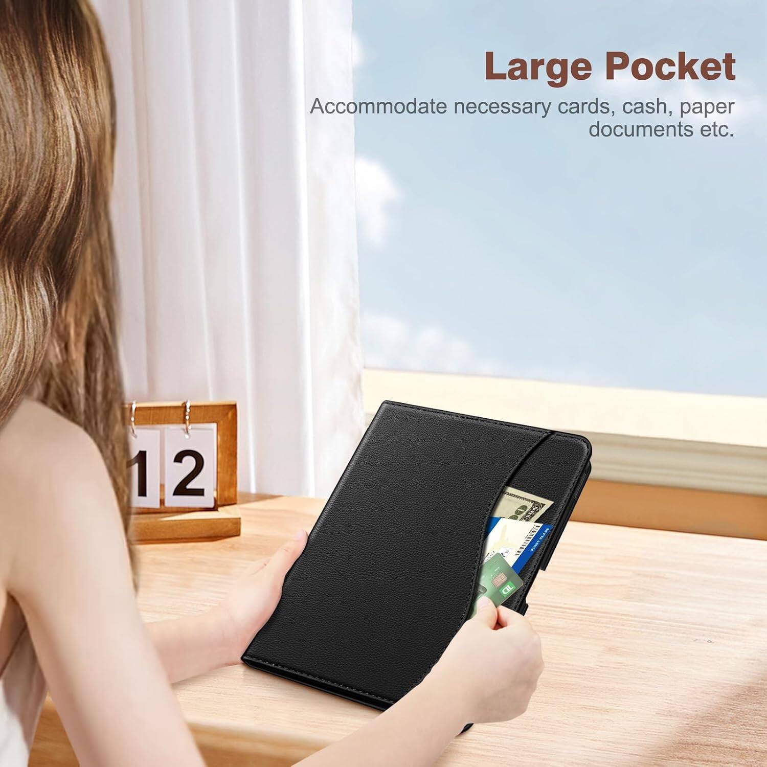 Large Pocket  
Accommodate necessary cards, cash, paper documents etc.