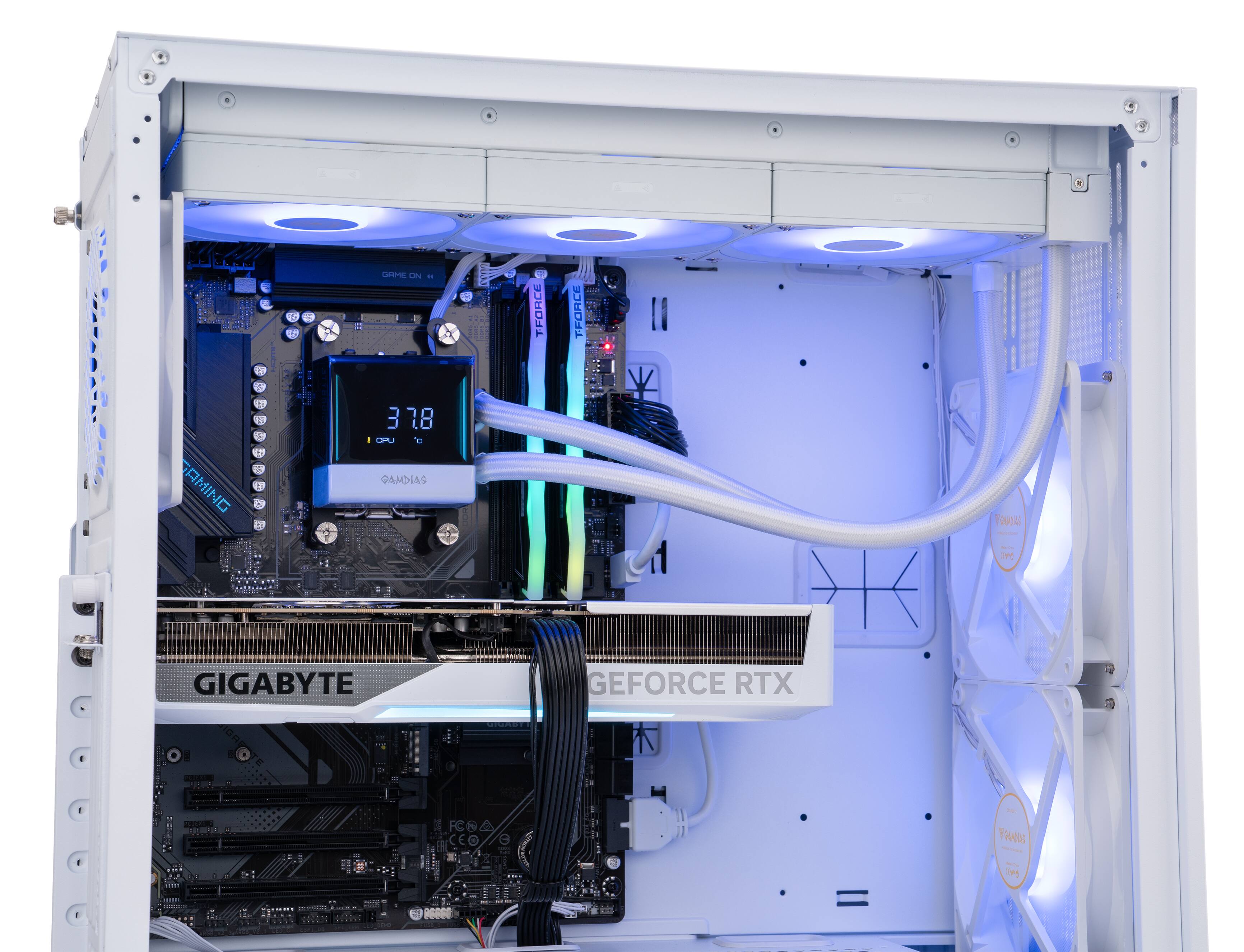 LP CN - 1 TFORCE StS | A P! W GAMING 3 is - 3 18 QAMDIAS 1 RANS D To GIGABYTE GEFORCE RTX 37.8°C