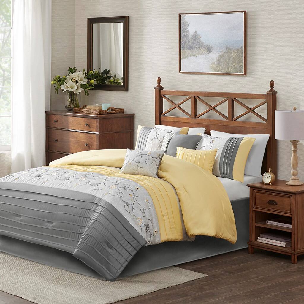 Alt View 1. Gracie Mills - Gracie Mills Rogelio 7-Piece Transitional Embroidered Comforter Set - Yellow.