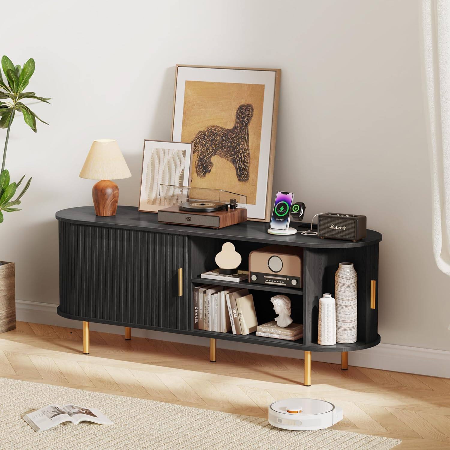 Sure, here is the corrected and grouped text from the image:

- Katshat
- CHANEI
- Frank Gehry
- Marshall
- Frank Gehry
- CHANEL
- CHANEL