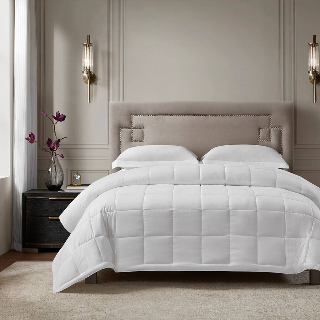 Front. Gracie Mills - Gracie Mills Velisse Everlux Blanket - White.