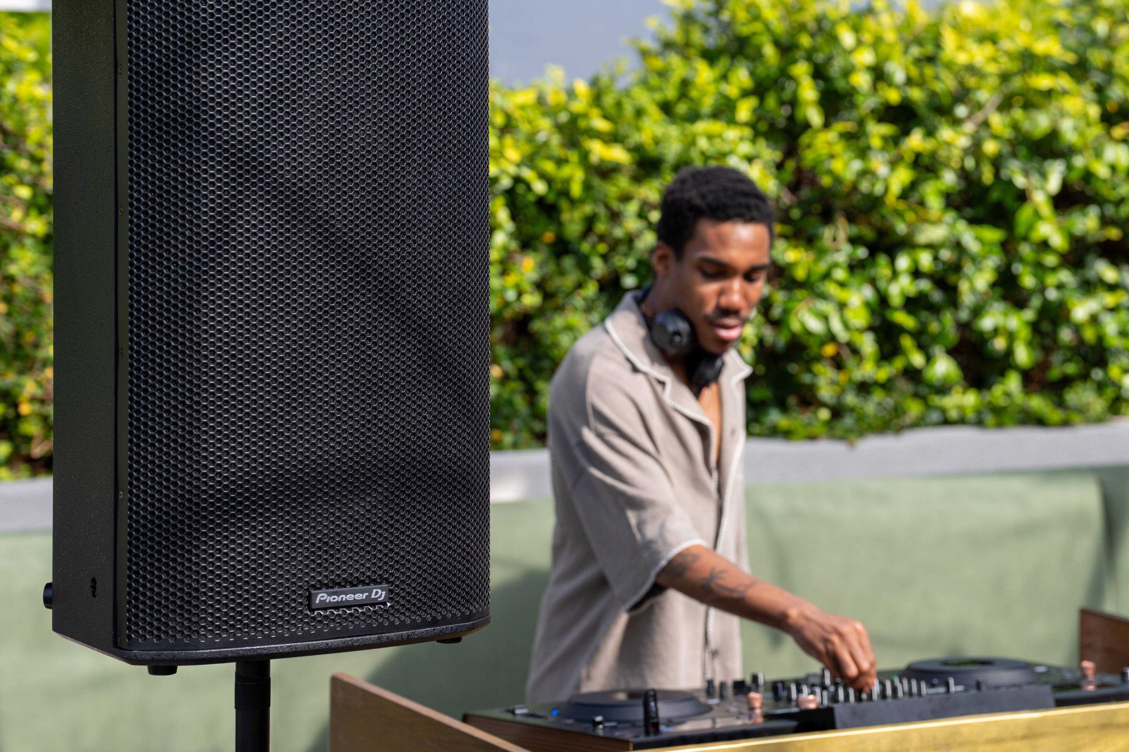 Alt View 4. Pioneer DJ - 2-Way Active Loudspeaker with 4 DSP Modes, 12" - Black.