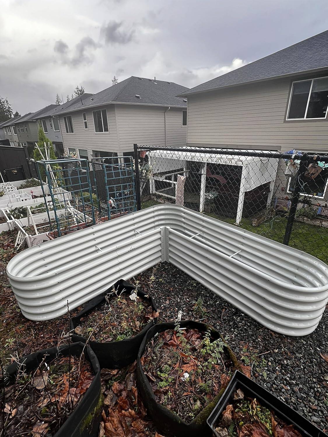 Alt View 2. A Anleolife - 2-Pack White Metal Freefom Heart-Shaped Raised Garden Bed Planter Box for Vegetables (81 in. L x 81 in. W x 18 in. H) - White.