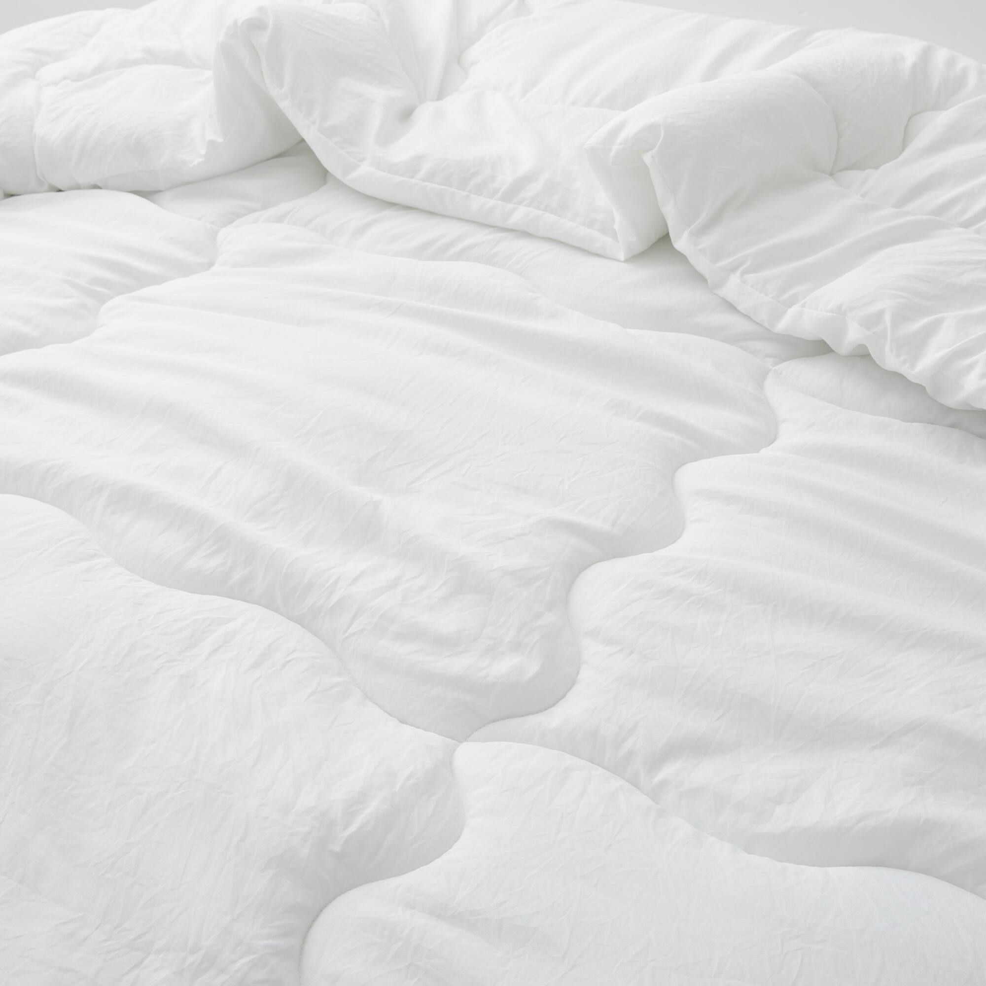 Angle. Peace Nest - Peace Nest Antimicrobial Anti-Dust Mite Down Alternative Comforter, All Season Duvet Insert, Queen - White.