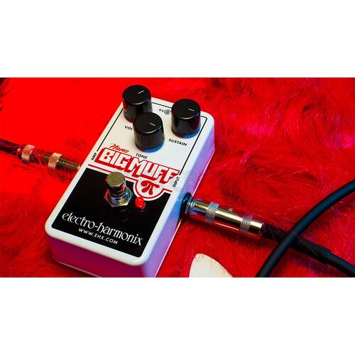 PV VOL SUSTAIN Haro AMP TONE BIGMUFF INPUT  
electro-harmonix  
WWW.EHX.COM  
www EX. COM