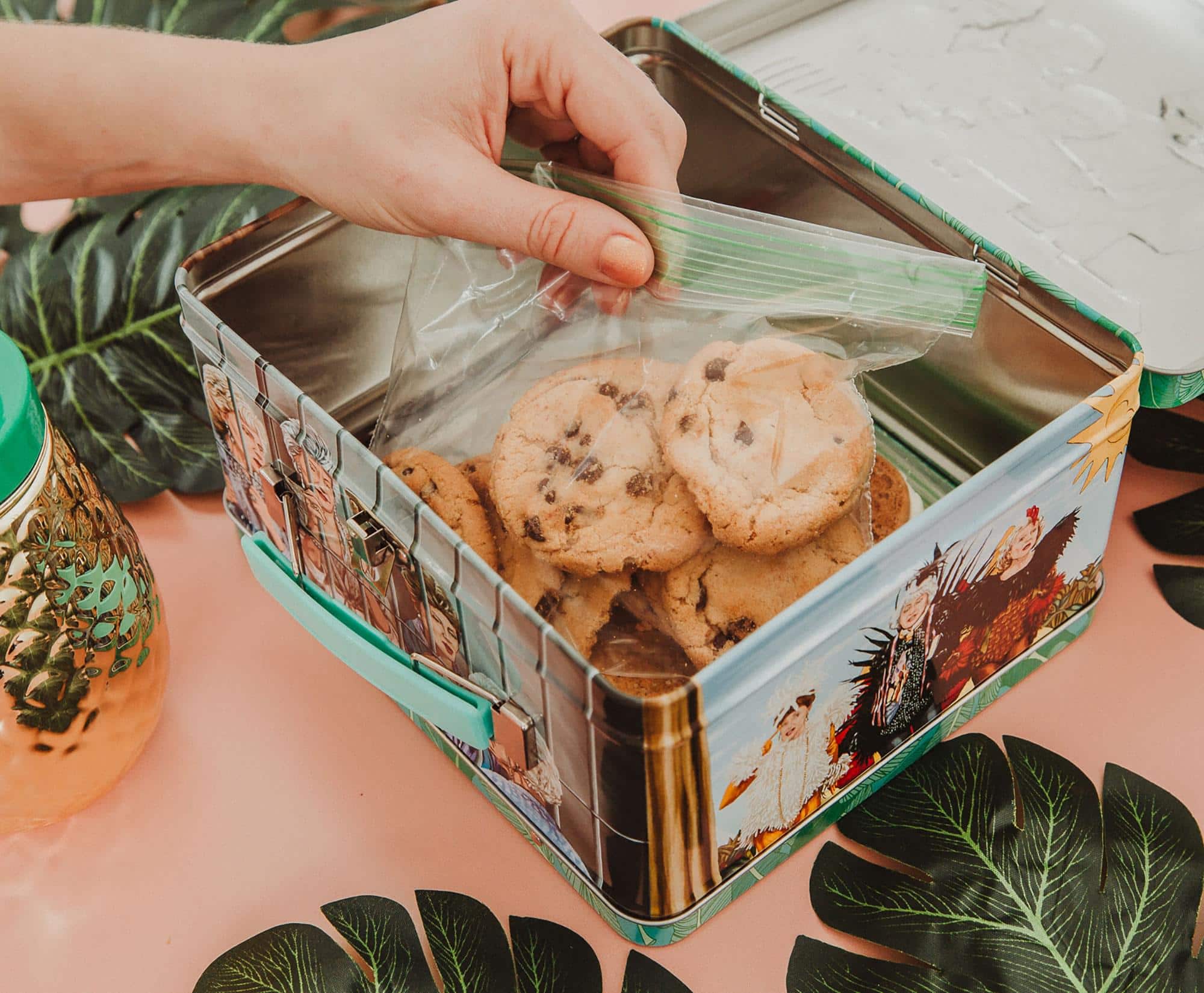 The Golden Girls Cast Retro Metal Lunchbox | Toynk Exclusive Blue