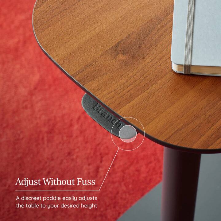 Adjust Without Fuss  
A discreet paddle easily adjusts the table to your desired height