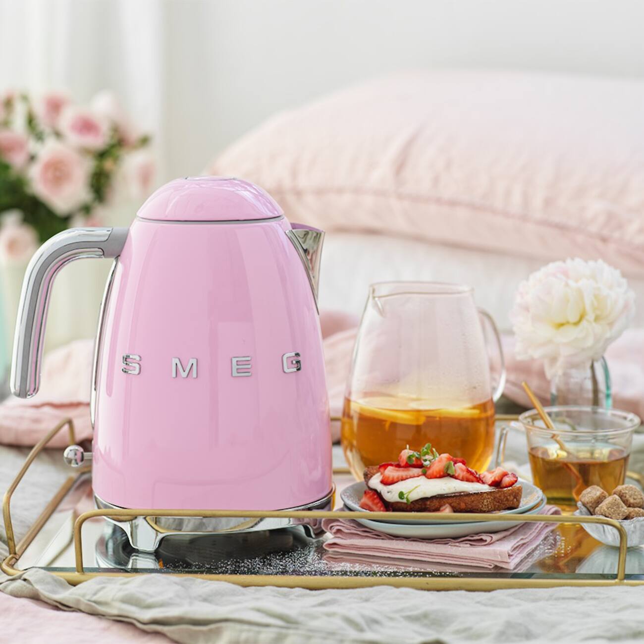 Alt View 1. SMEG - SMEG KLF03 7-cup Electric Kettle - Pink.
