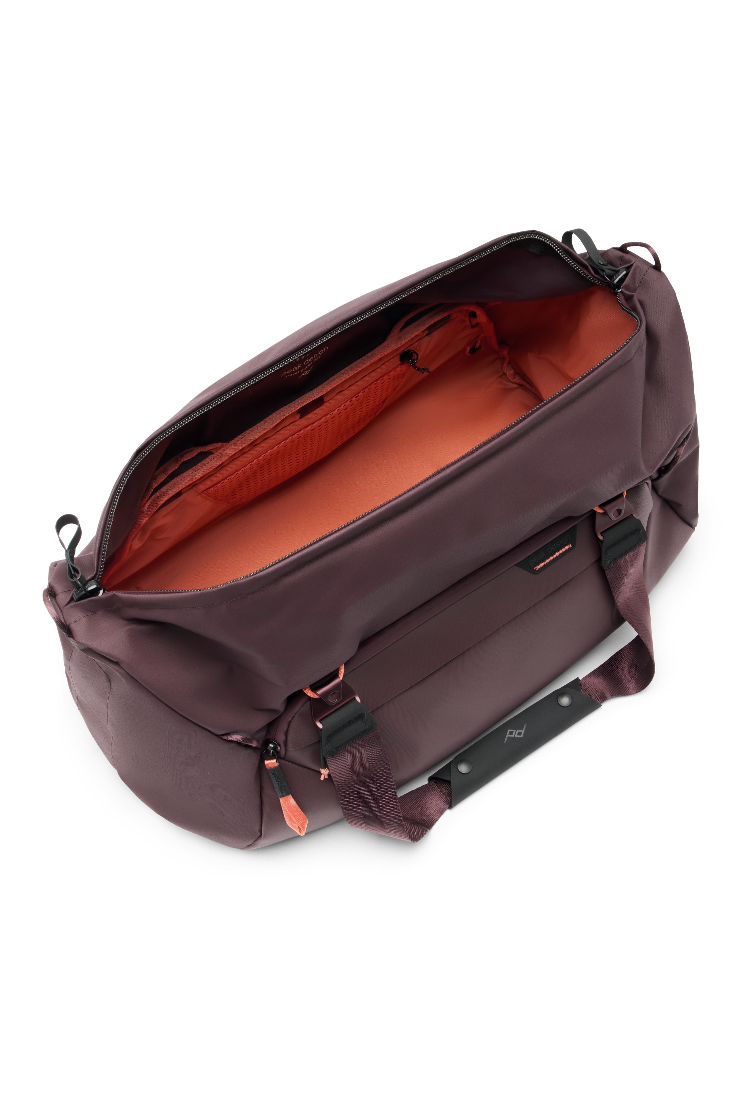 Angle. Peak Design - Travel Duffel 35L - Eclipse.