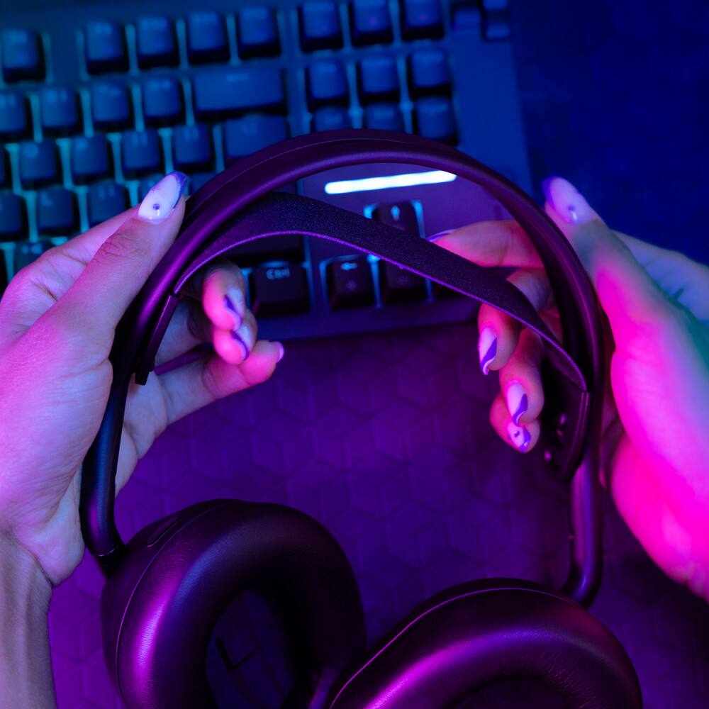 Alt View 5. JLab - Midnight Wireless Gaming Headset - Black.