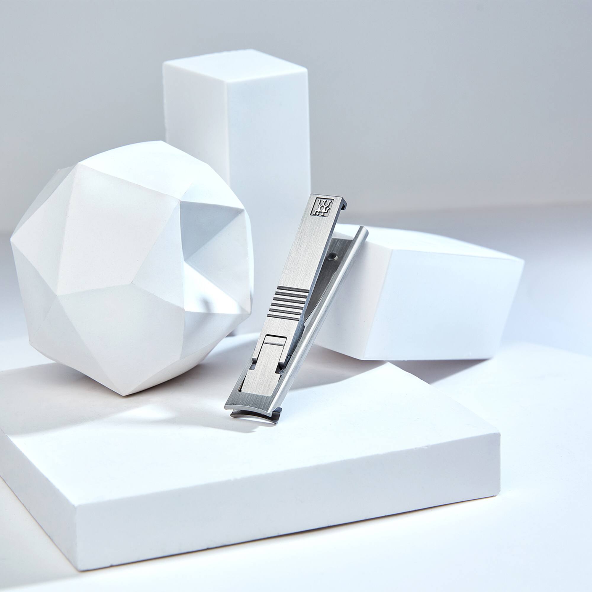 Alt View 5. ZWILLING - ZWILLING Nail Clipper Compact (slightly curved cutting edge, travel friendly, leather case included), Premium, Silver - Silver.