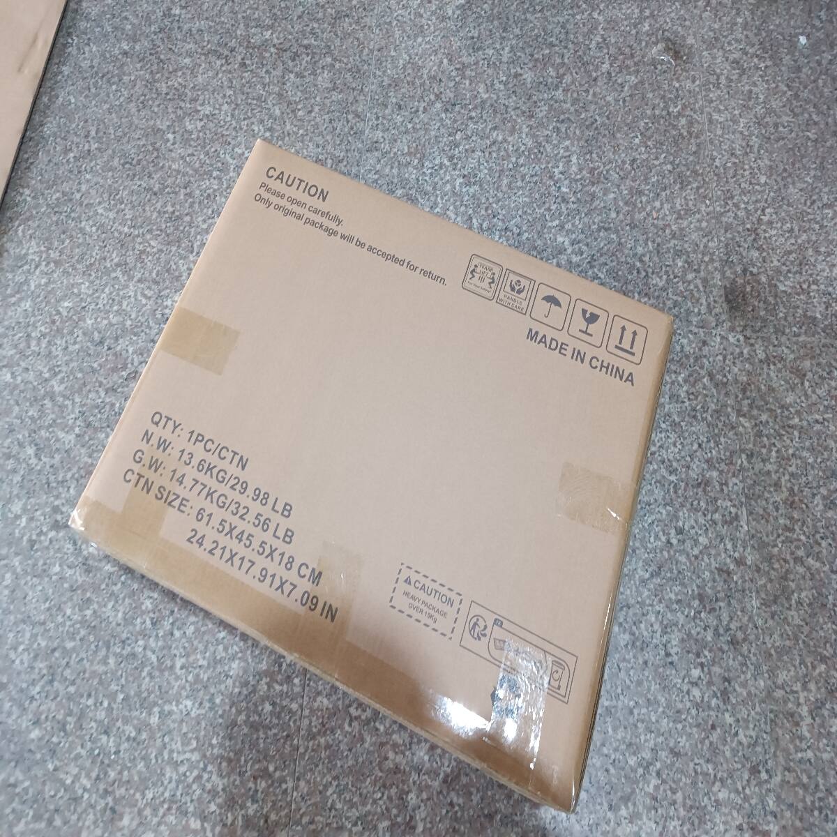 CAUTION  
Please open carefully.  
Only original package will be accepted for return.  

MADE IN CHINA  

QTY: 1PC/CTN  
N.W: 13.6KG/29.98LB  
G.W: 14.77KG/32.56LB  
CTN SIZE: 61.5X45.5X18 CM  
24.21X17.91X7.09 IN  

ACAUTION  
OVER 15KG