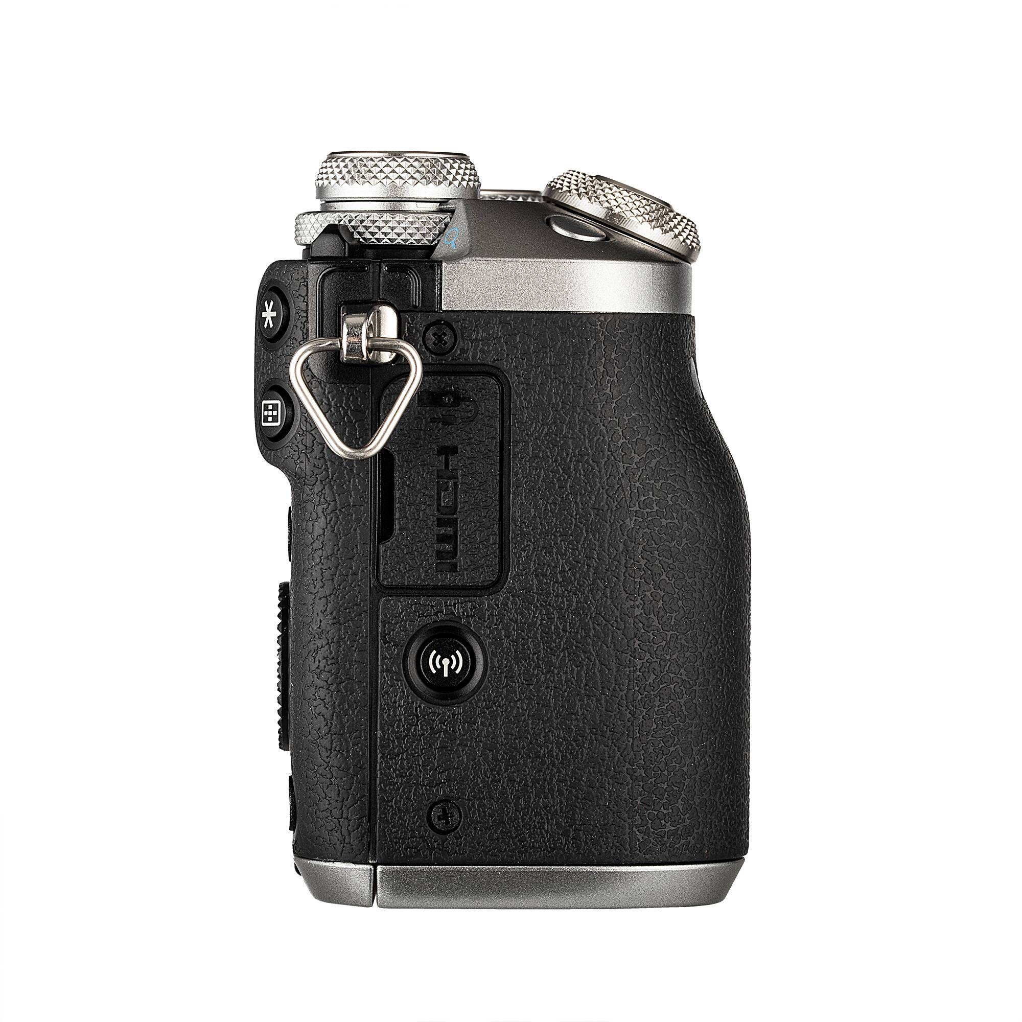 Back. Canon - Canon EOS M6 Mirrorless Camera (Silver) with 15-45mm Lens Pro Bundle - Silver.
