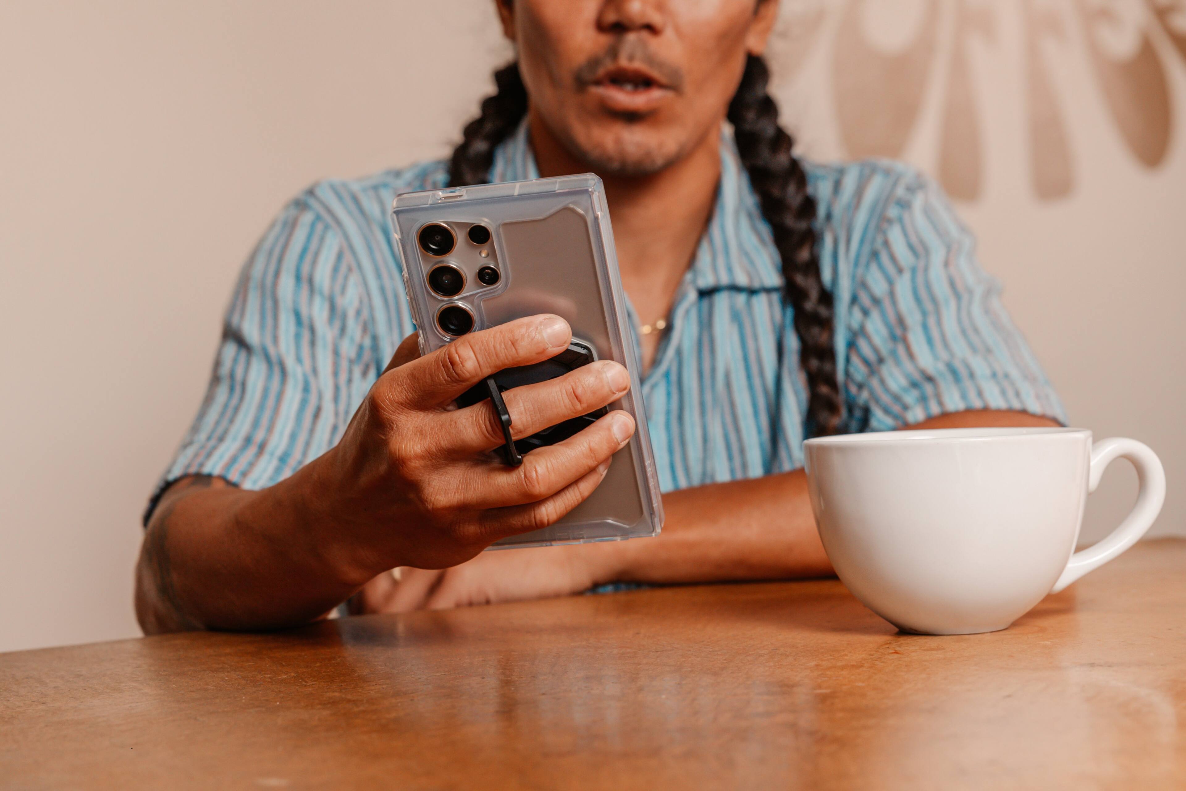 Alt View 22. UAG - Magnetic Ring Stand - Black.