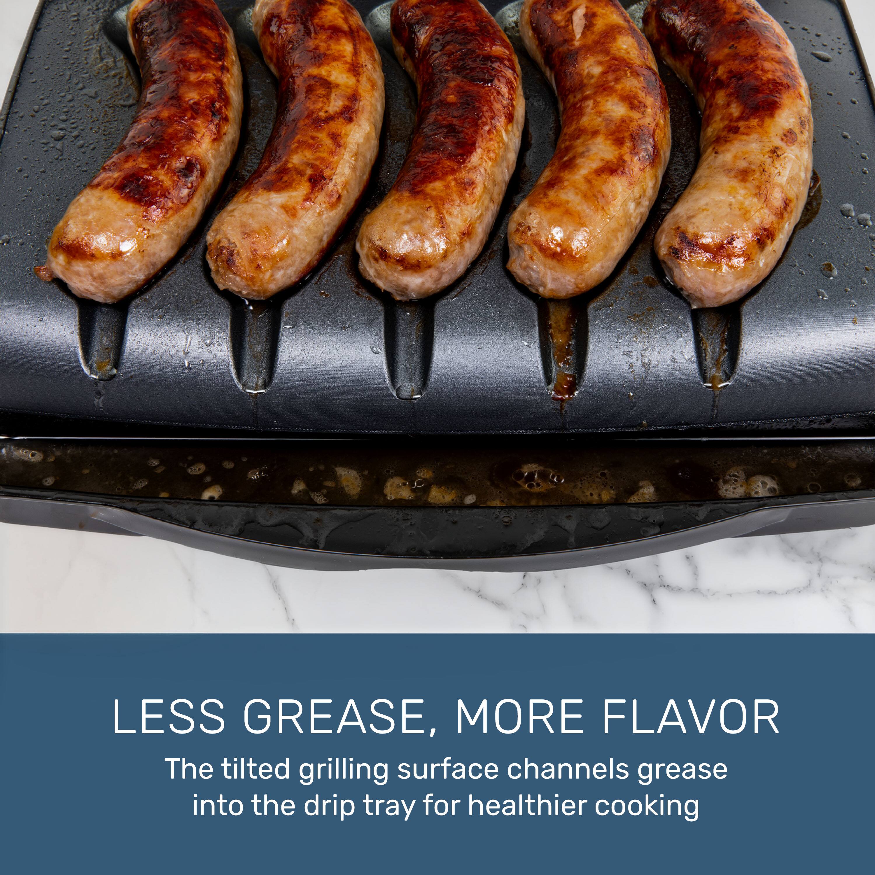 LESS GREASE, MORE FLAVOR  
The tilted grilling surface channels grease into the drip tray for healthier cooking