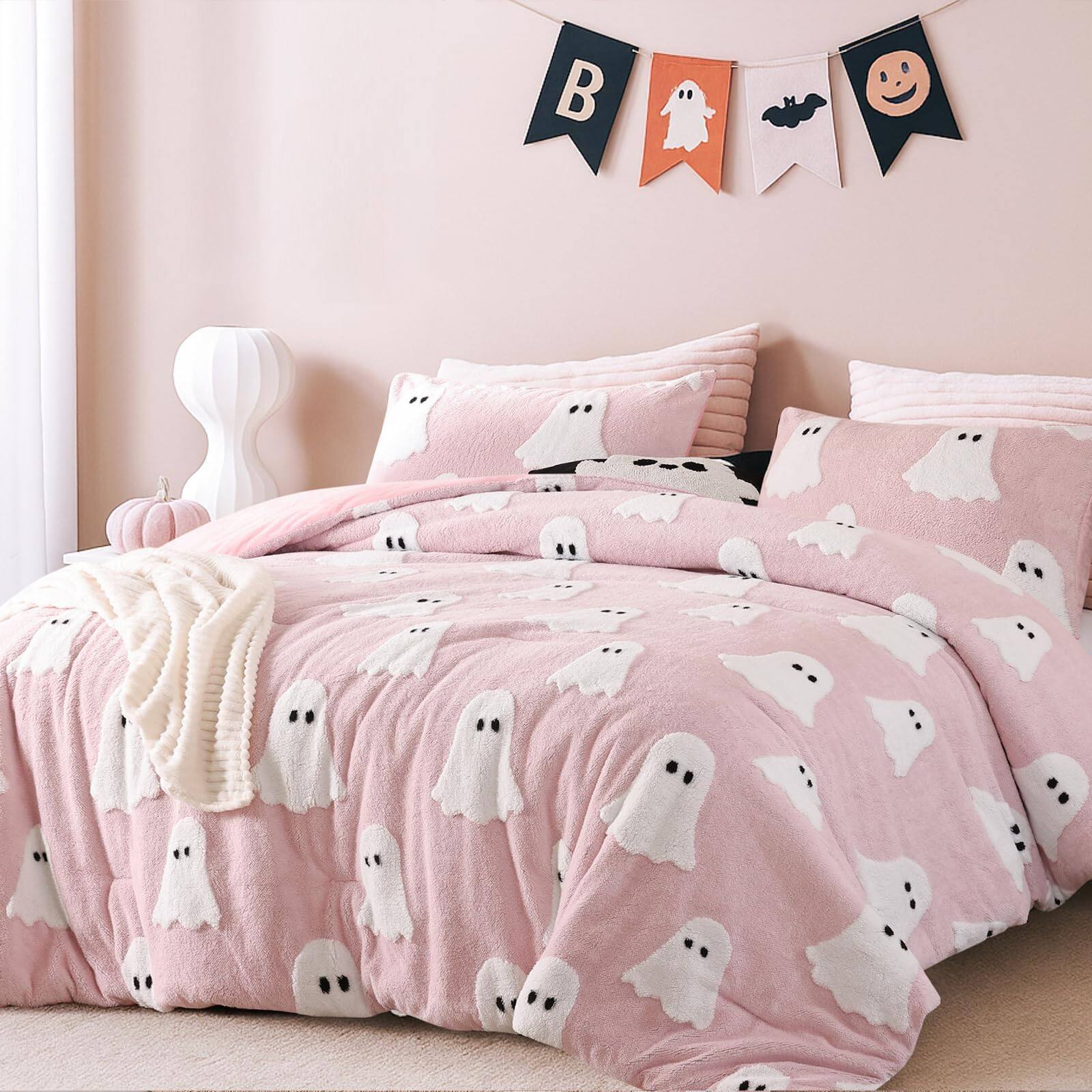 Left. Comfort Essence - Comforter Set With 3d Ghosts Lightweight And Fluffy Bedding 1 2 Pillowcases - Pink-Queen.