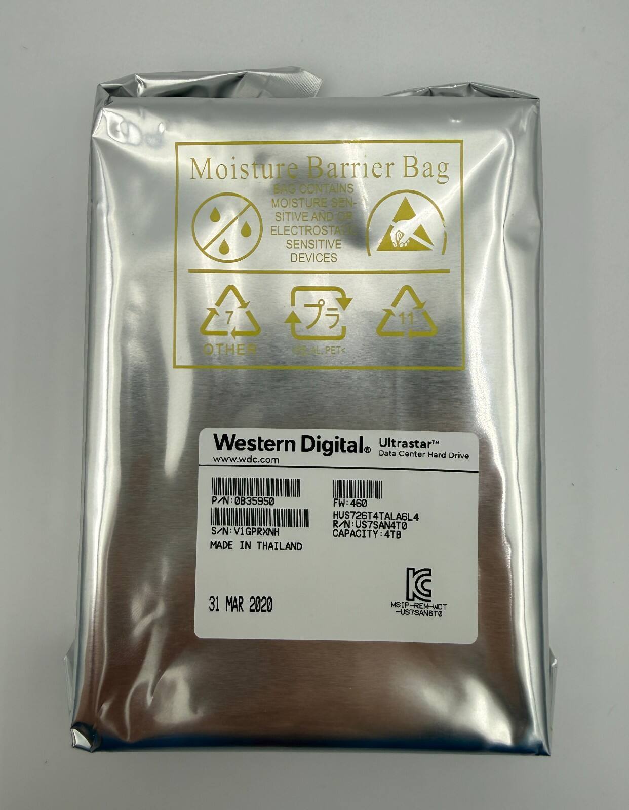 Moisture Barrier Bag  
BAG CONTAINS MOISTURE SENSITIVE AND ELECTROSTATIC SENSITIVE DEVICES  

Western Digital  
Ultrastar™ Data Center Hard Drive  
www.wdc.com  

P/N: 0B35950  
FW: 460  
HUS726T4TALA6L4  
R/N: US7SAN4T0  
S/N: V1GPRXNH  
CAPACITY: 4TB  
MADE IN THAILAND  
31 MAR 2020  

MSIP-REM-WDT -US7SANBT0