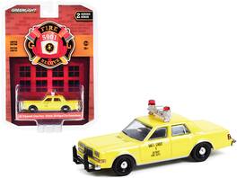 Greenlight - 1982 Plymouth "Detroit Fire Department Battalion Chief #1" (Michigan) "Fire & Rescue" Series 2 1/64 - Gran Fury Yellow