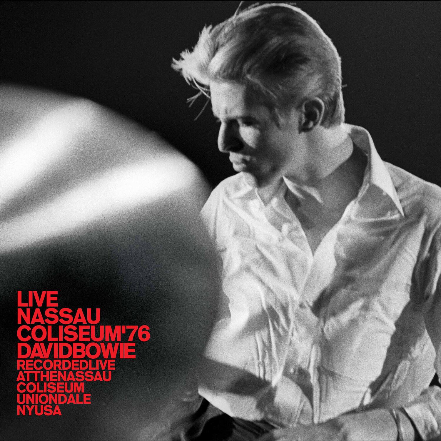 LIVE  
NASSAU COLISEUM '76  
DAVID BOWIE  
RECORDED LIVE AT THE NASSAU COLISEUM  
UNIONDALE  
NY USA