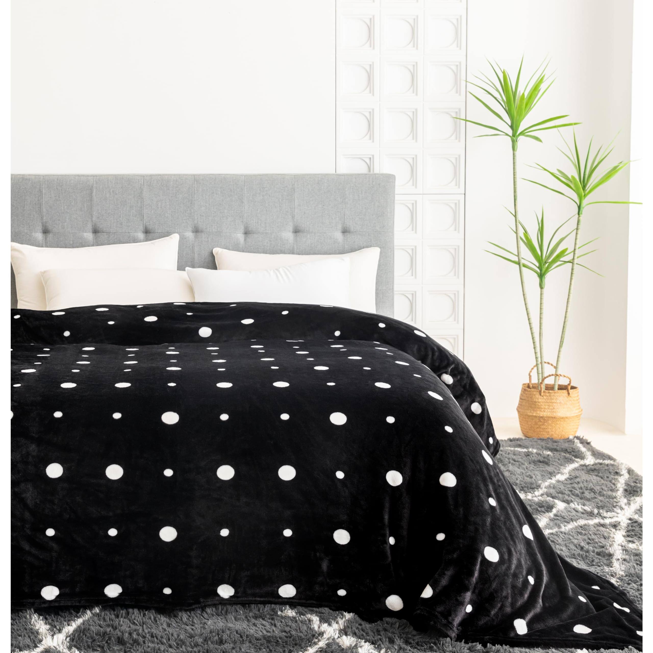 Black/White Dots-120"x120"