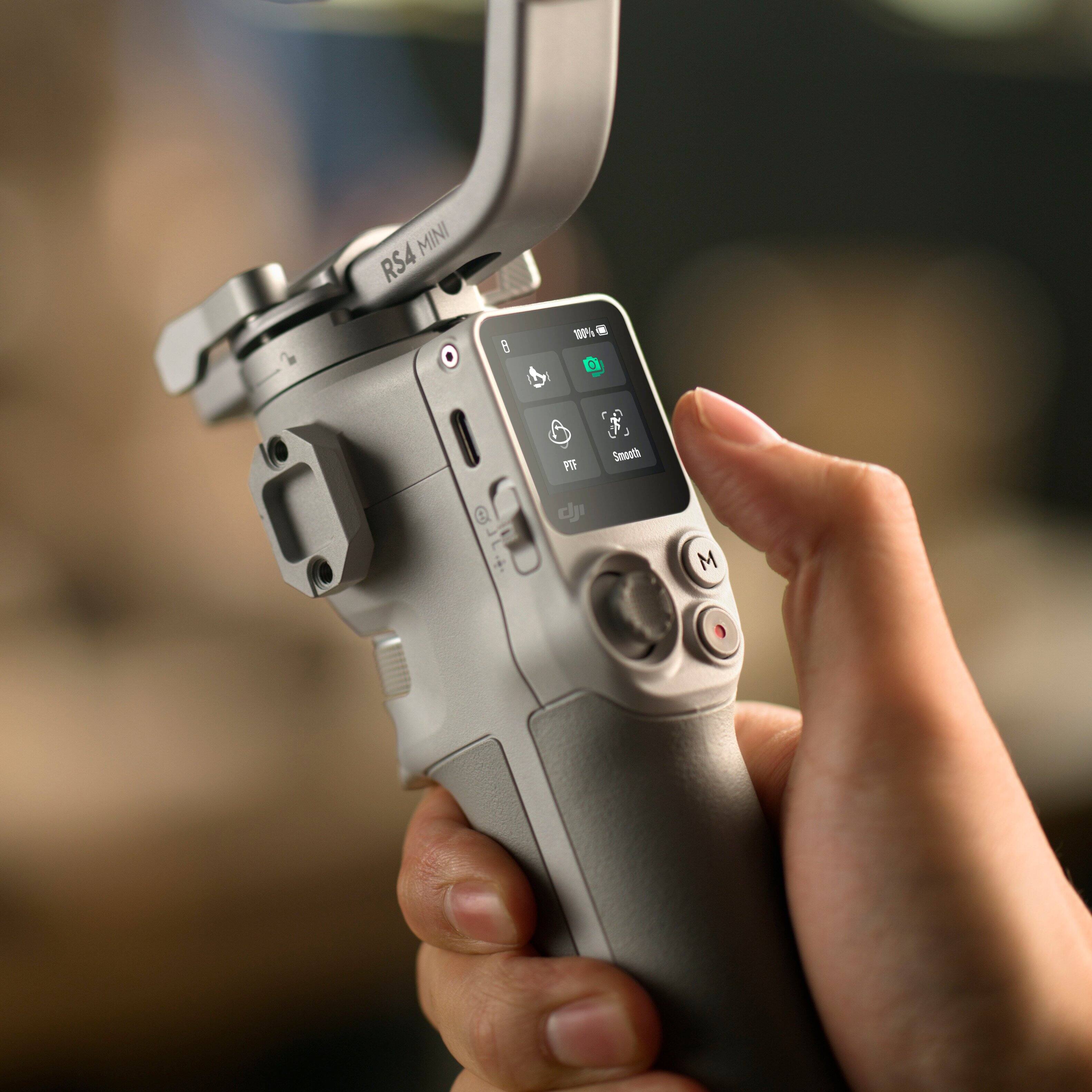 The text on the image reads "MINI RS4 B 100% PTF J Smeeth cji M". However, it is unclear what this text represents or its significance. It could be a product name, a description, or a reference to the person holding the camera.