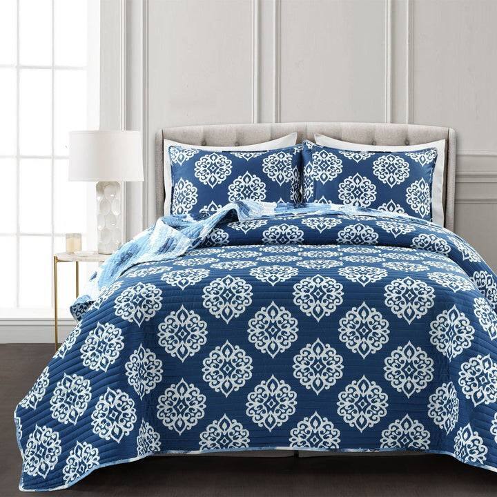 Angle. Hivvago - King size Blue Flowers Lightweight Polyester Microfiber Quilt Set - Blue.
