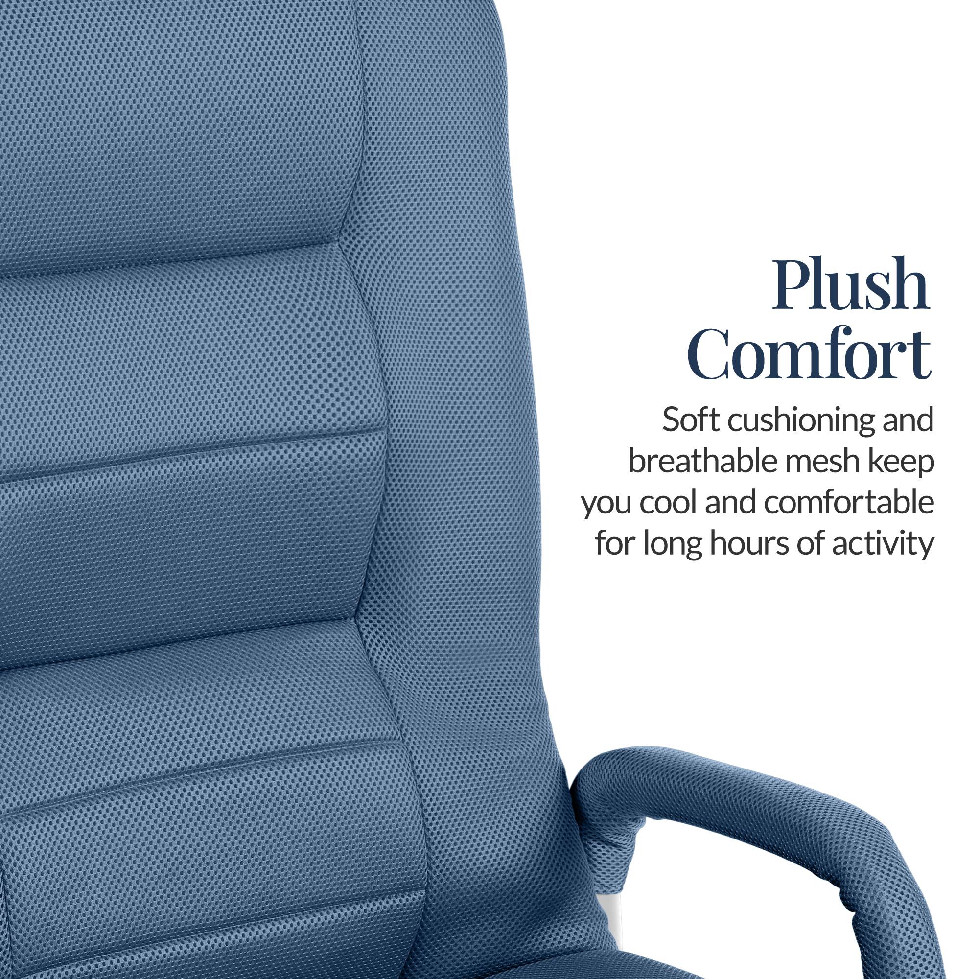 Plush Comfort  
Soft cushioning and breathable mesh keep you cool and comfortable for long hours of activity