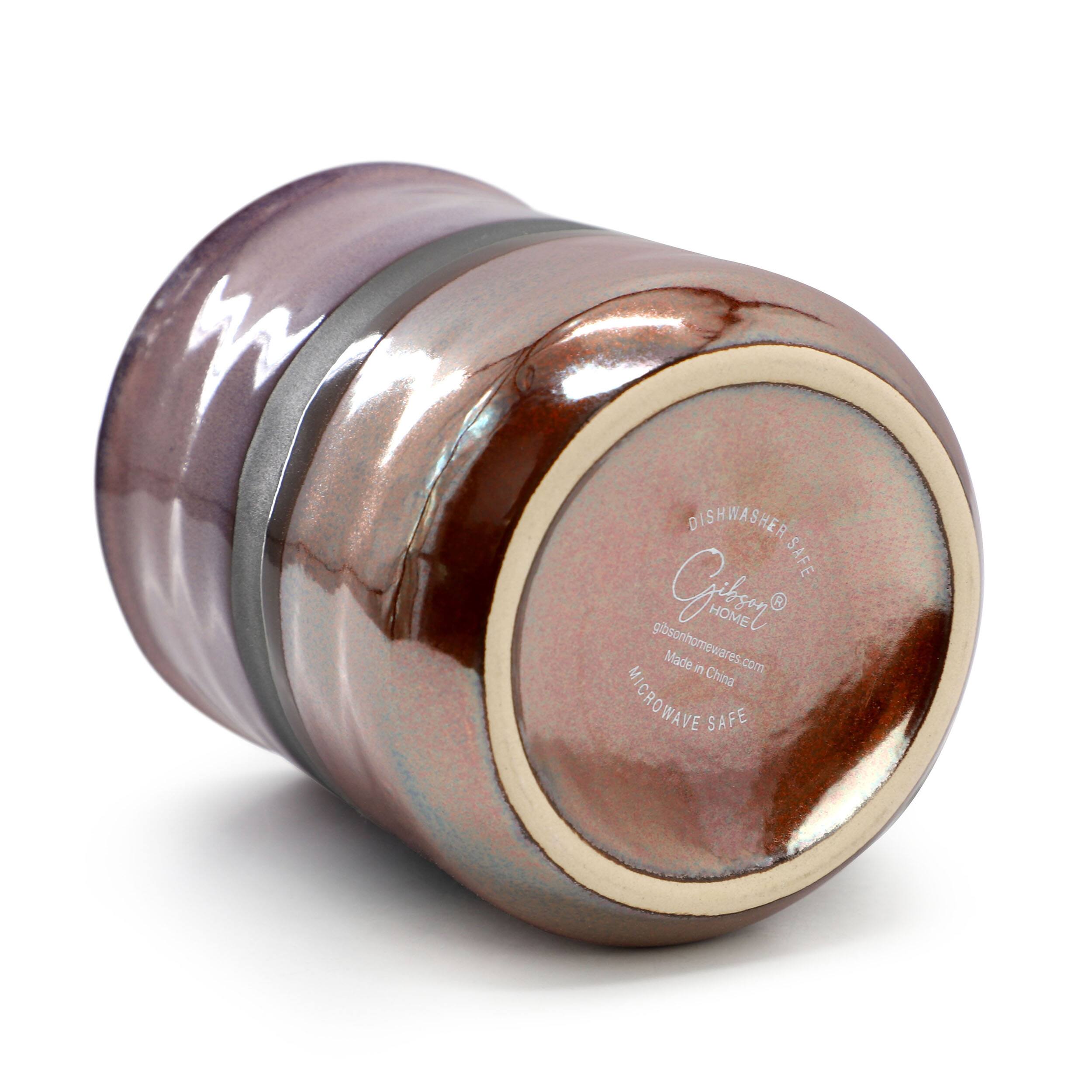 The image features a glass container with a gold trim, which is microwave safe and made in China. The container is designed to be dishwasher safe, making it a convenient and practical choice for storing food or other items. The gold trim adds an elegant touch to the container, making it an attractive addition to any kitchen or pantry.