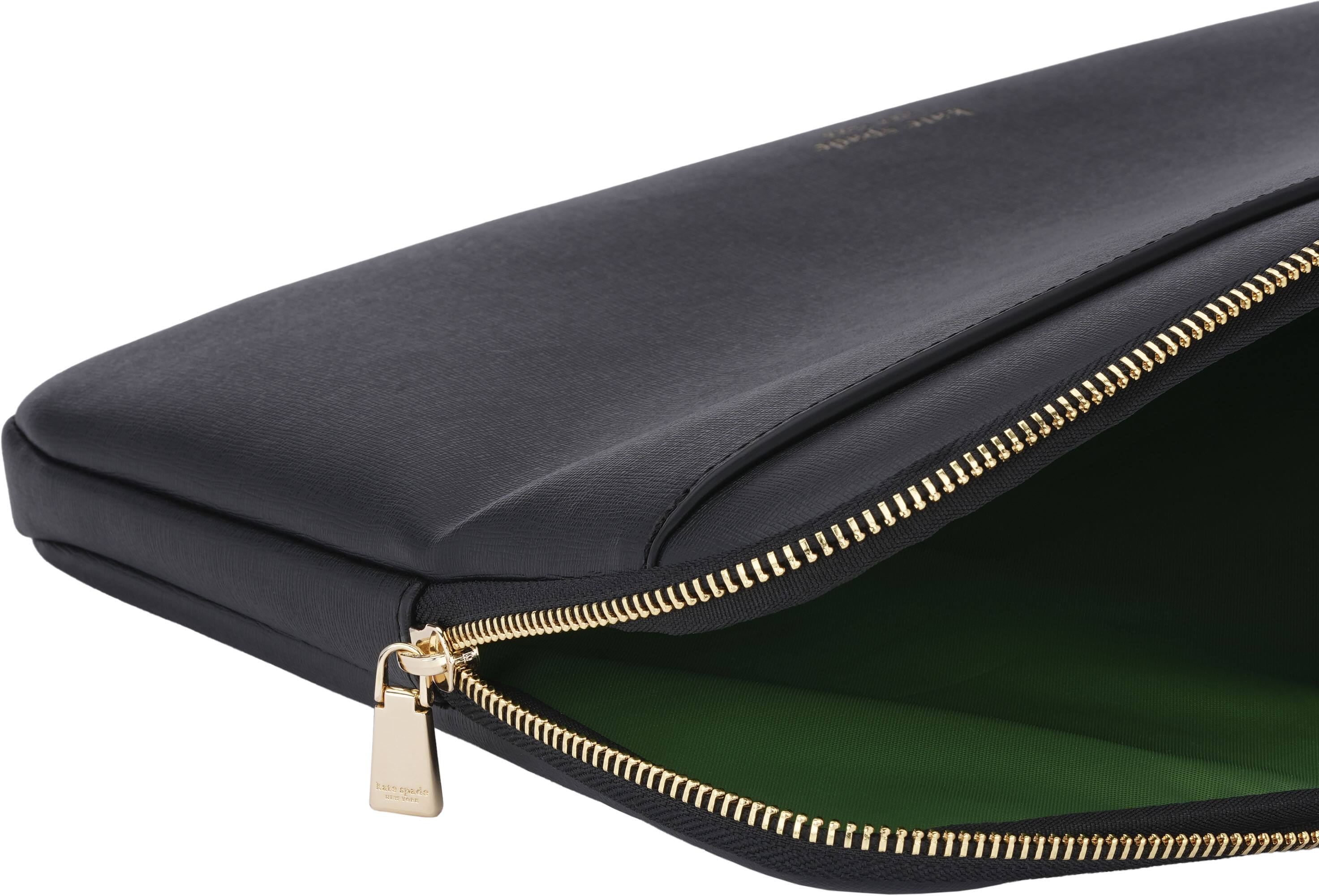 "Fam spaie a" is not a coherent sentence. It appears to be a combination of words that do not form a meaningful phrase.