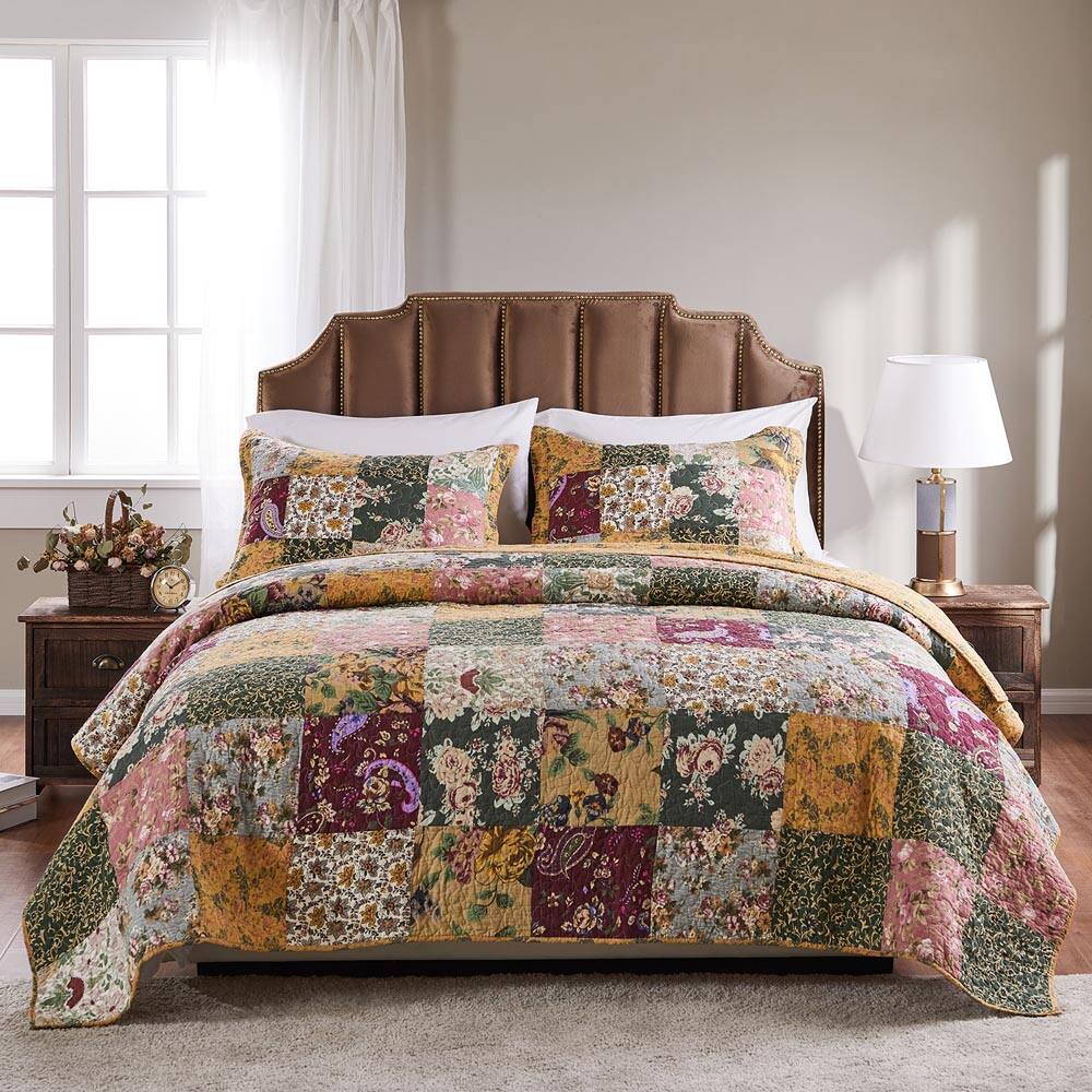Left. BreeBe - Antique Chic Quilt Set 3-Piece King/Cal King - Multi.