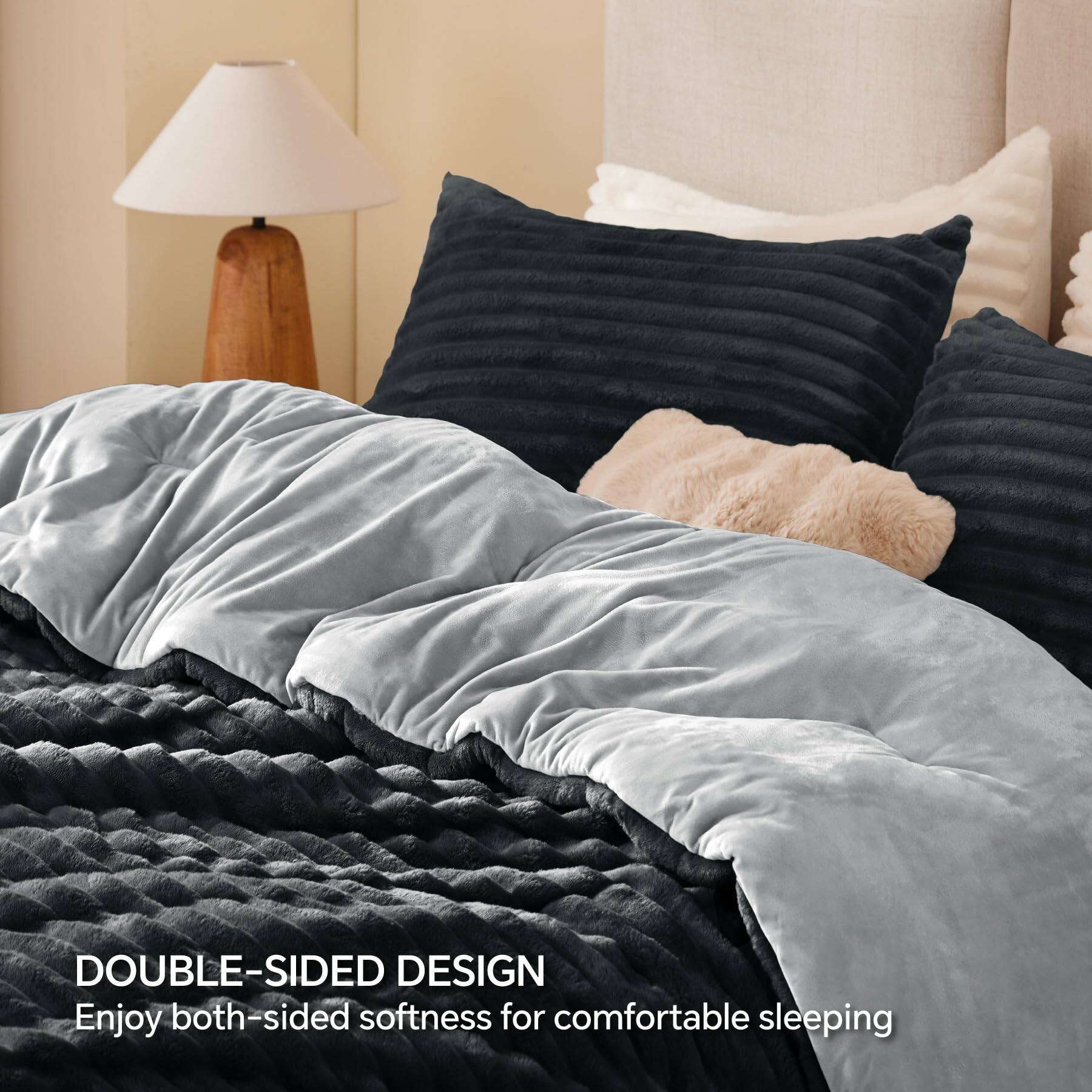 DOUBLE-SIDED DESIGN  
Enjoy both-sided softness for comfortable sleeping