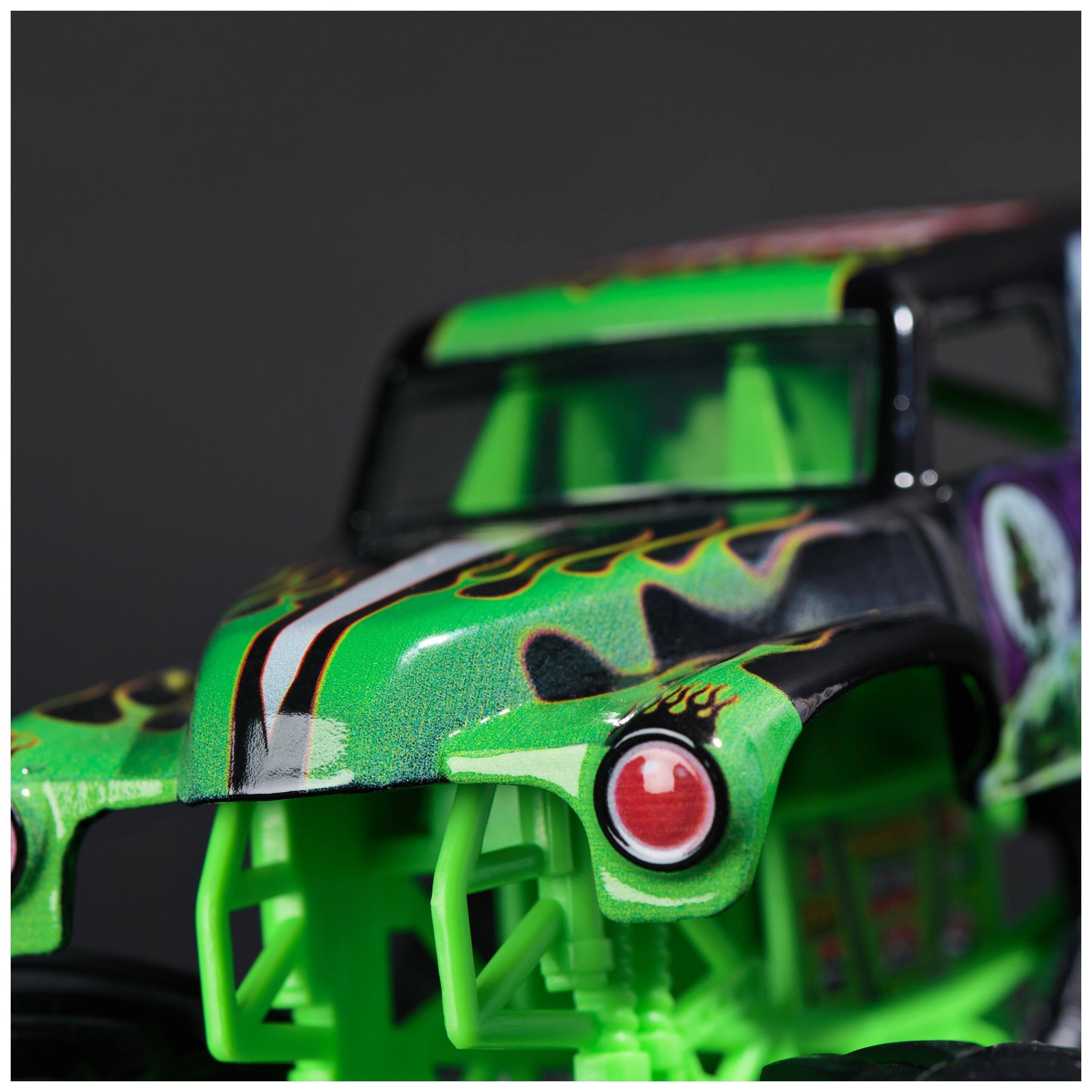 Alt View 2. Monster Jam - Monster Jam Grave Digger 1:24 Scale Die-Cast Monster Truck with BKT Tires Series 25 Collector Vehicle Ages 3+ - Green.