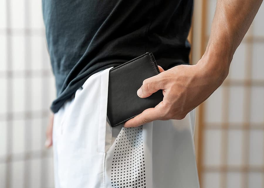 Armani Exchange Portafoglio bi-fold con applicazione - Nero Armani Exchange Portafoglio bi-fold con applicazione - Nero