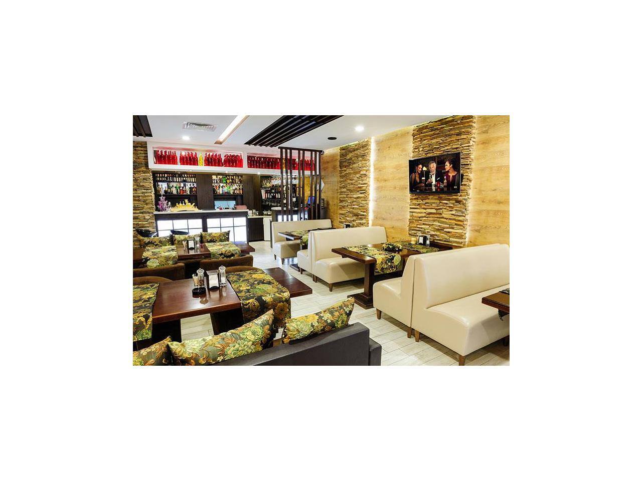 Alt View 1. Premier Mounts - PREMIER MOUNTS AM65 LOW-PROFILE SNGLE STUD DUAL ARM - Black.