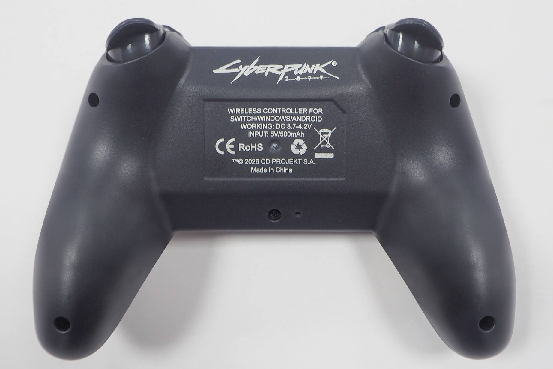 Cyberpunk  
Wireless Controller for Switch/Windows/Android  
Working: DC 3.7-4.2V  
Input: 5V/500mAh  
CE RoHS  
CMT 2026  
CD Projekt S.A.  
Made in China
