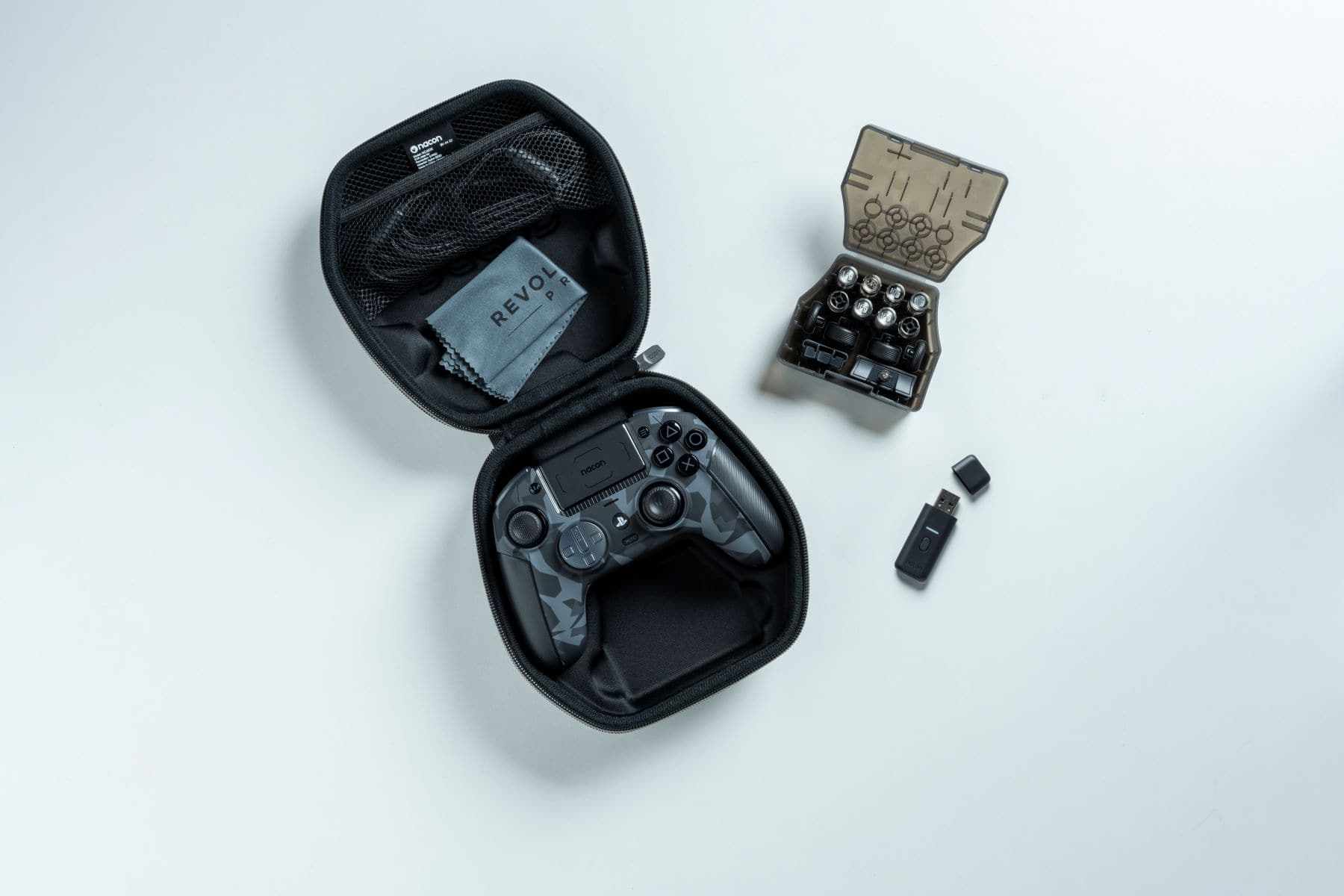 The text on the image reads "nacon revol p f."