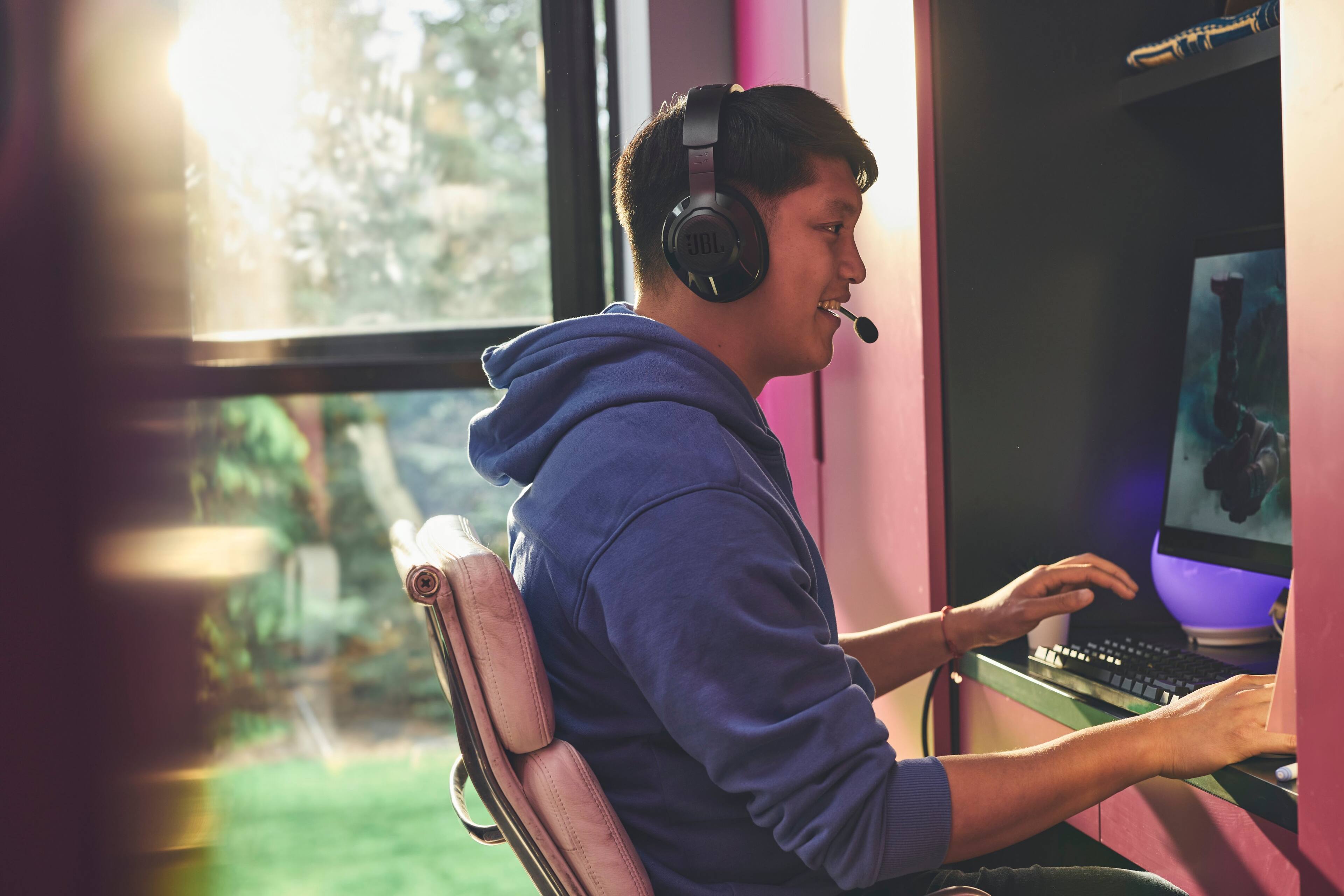 Alt View 8. JBL - Quantum 360X Wireless over-ear gaming headset with detachable boom mic - Black.