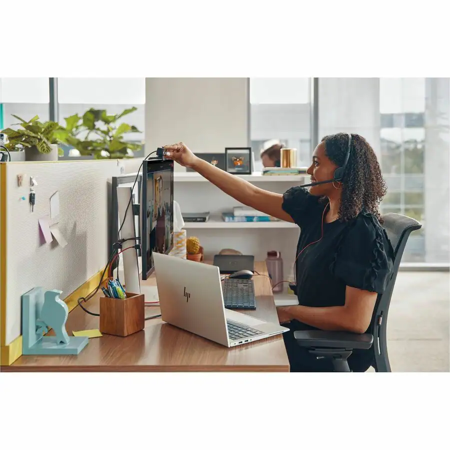 Alt View 2. HP - Poly Blackwire 3220 Stereo USB-C Headset +USB-C/A Adapter - Stereo - USB Type C, Mini-phone (3.5mm) - Wired - 32 Ohm - Black.