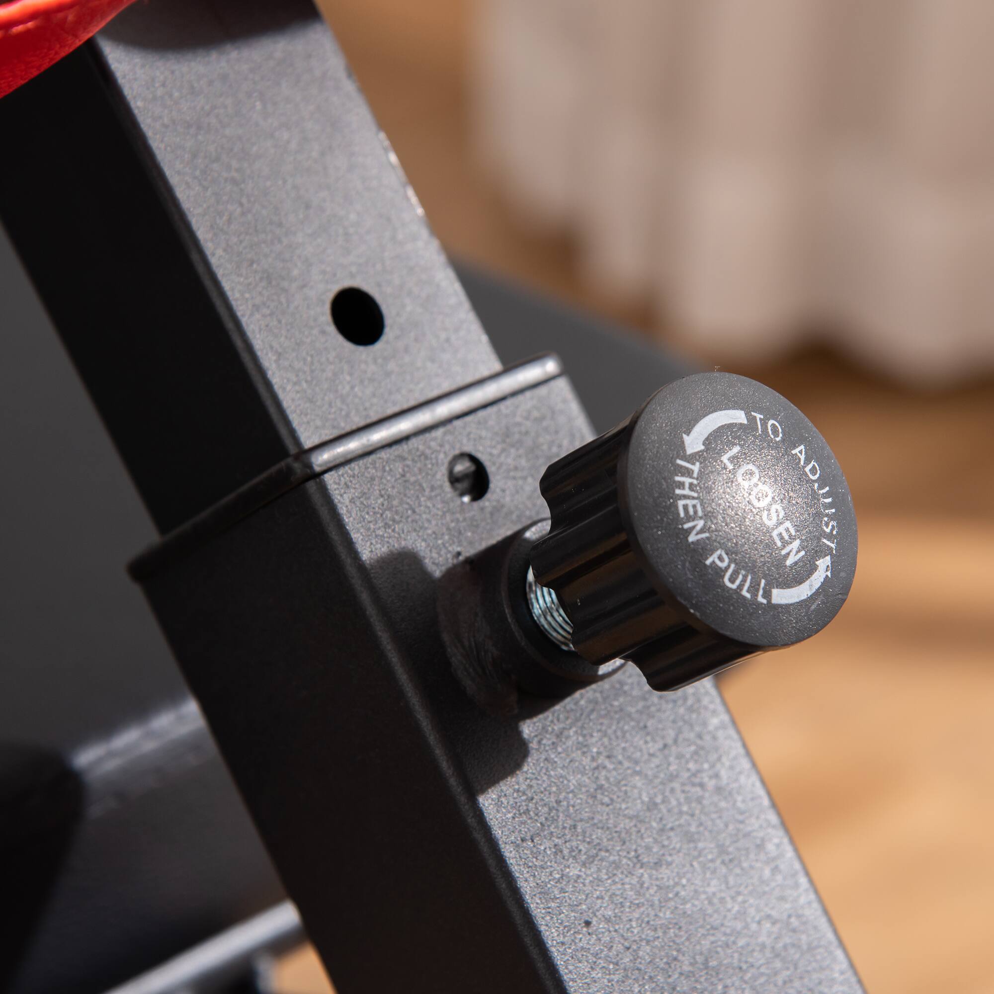 TO ADJUST  
LOOSEN  
THEN PULL