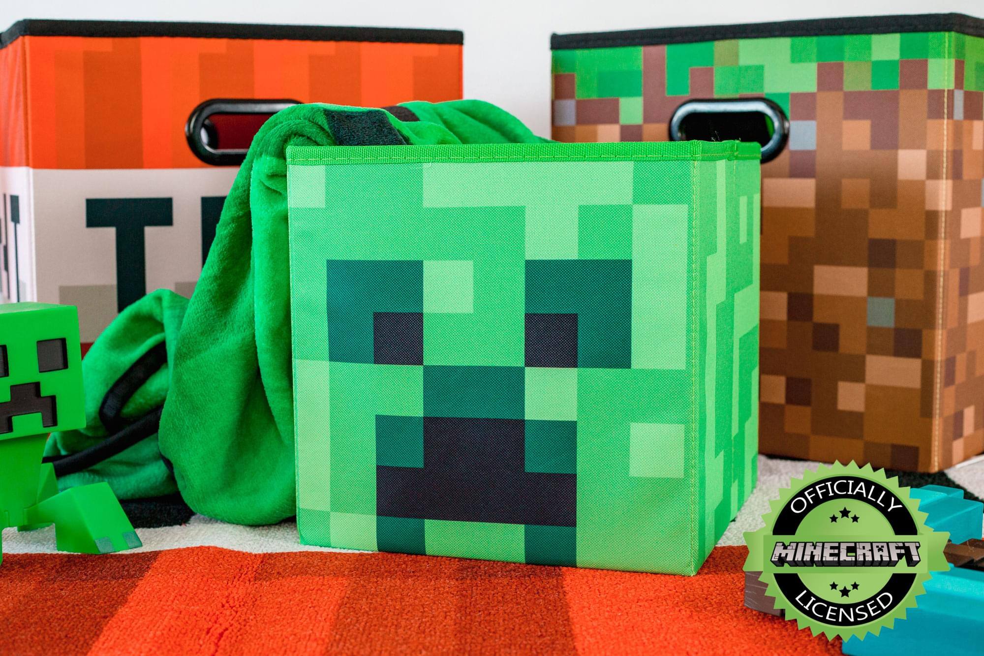 T H F MINECRAFT OFFICIALLY LICENSED